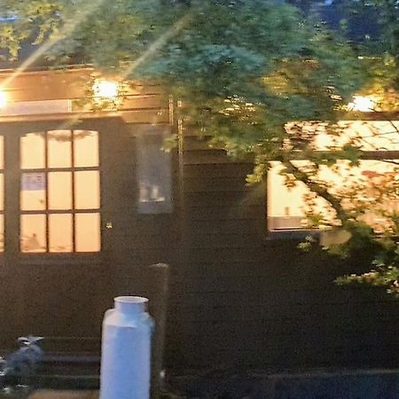 The Potting Shed: Cozy Retreat with Projector and Hot Tub Apartment Tenby Exterior photo